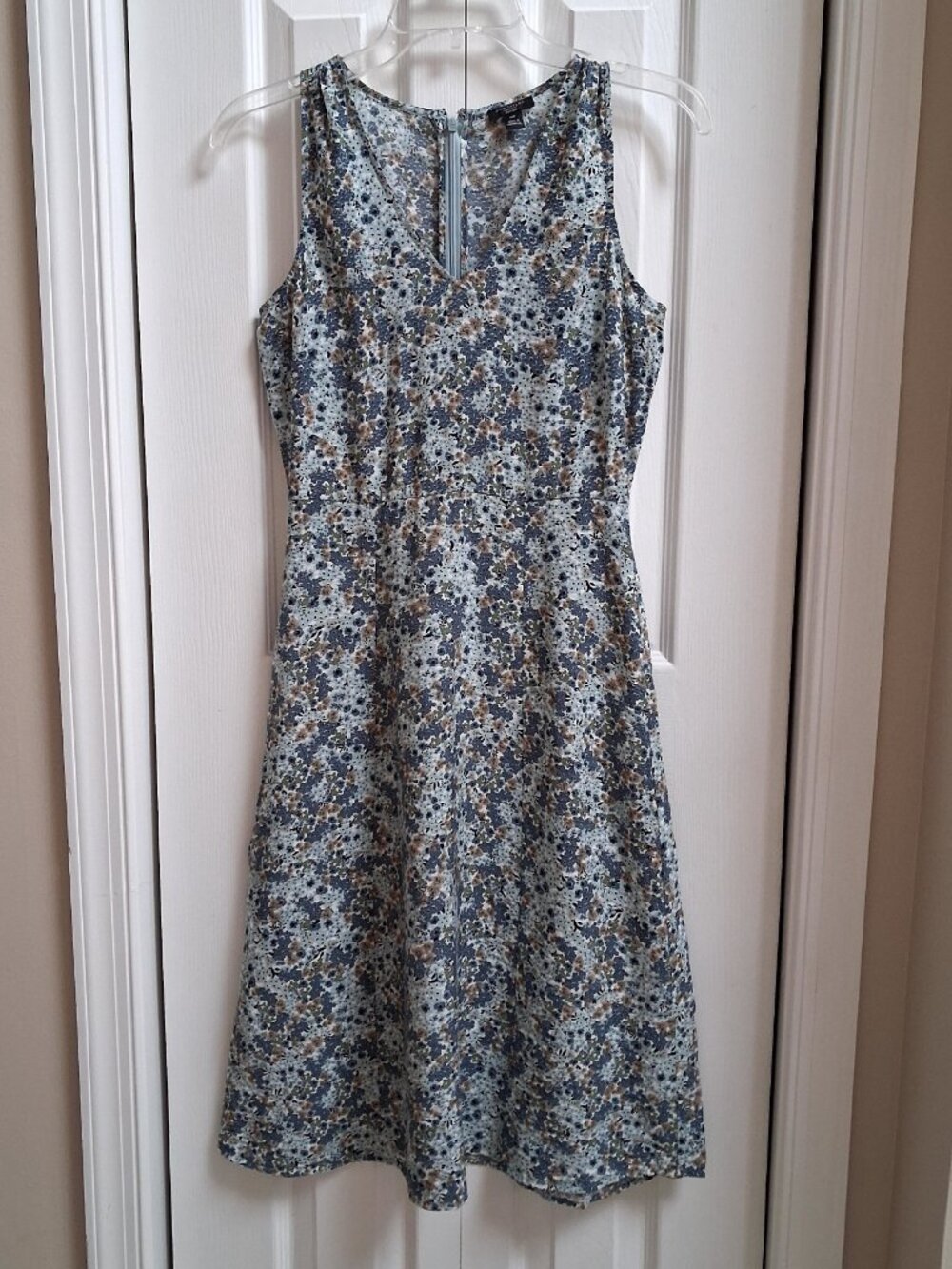 ANN TAYLOR Factory Blue Ditsy Floral Sleeveless Dress sz 00 P